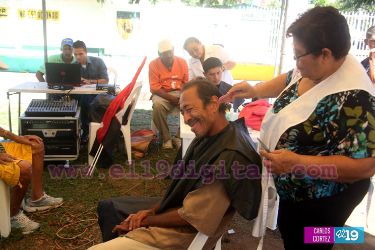 Familias del bario Santo Domingo se embellecen  