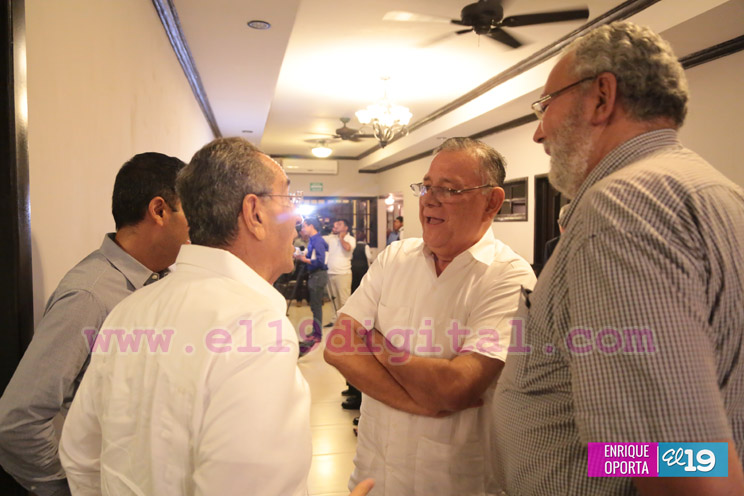 Familiares y amigos asisten a vela del Ex Vicepresidente Virgilio Godoy