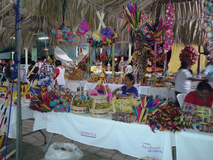 Productos tradicionales de la Gritería a disposición de promesantes en Feria de Economía Familiar