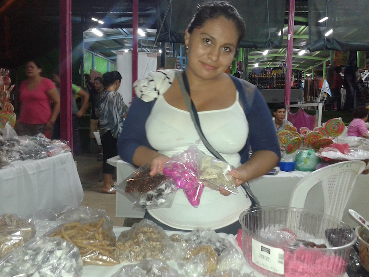 Productos tradicionales de la Gritería a disposición de promesantes en Feria de Economía Familiar