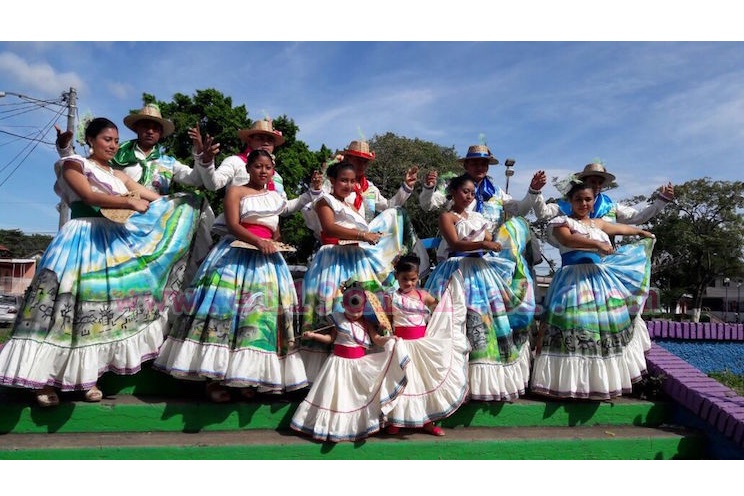 Masaya amanece inundada de sus tradicionales bailes folklóricos 