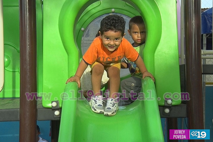 A jugar y bailar en los parques de Managua