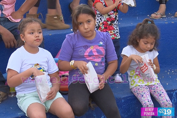 A jugar y bailar en los parques de Managua