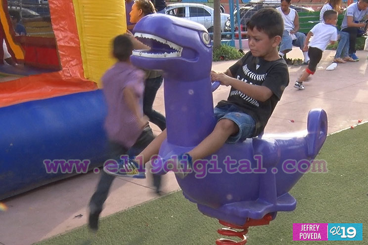 A jugar y bailar en los parques de Managua