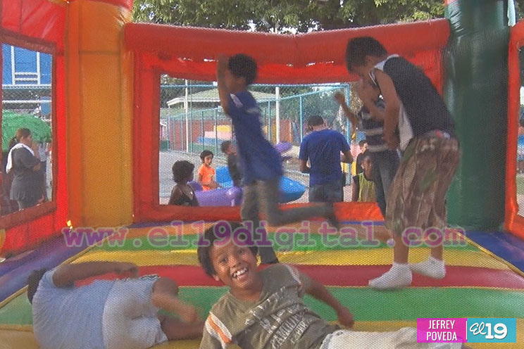 A jugar y bailar en los parques de Managua