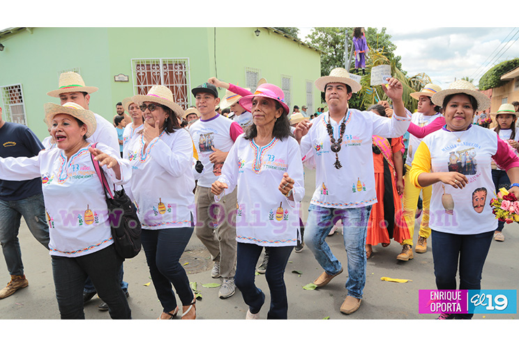 Torovenado El Malinche celebra 73 años con mucha sátira y picardía