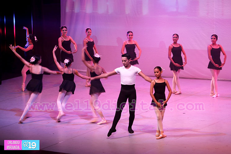 Escuela Nacional de Ballet celebra su V Graduación