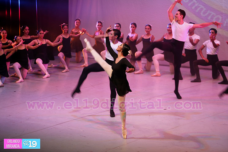 Escuela Nacional de Ballet celebra su V Graduación