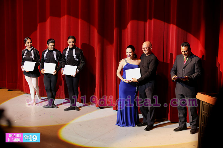 Escuela Nacional de Ballet celebra su V Graduación
