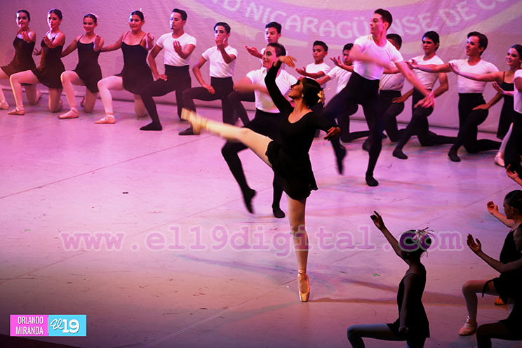 Escuela Nacional de Ballet celebra su V Graduación