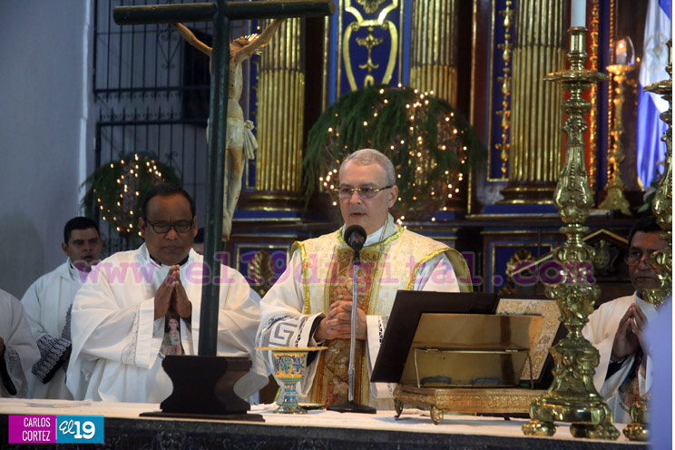 Celebran 25 años de vida sacerdotal de Monseñor Rodrigo Urbina, párroco de la Basílica de El Viejo