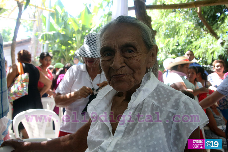 Familias acompañan a la Virgen del Hato en su recorrido por El Viejo