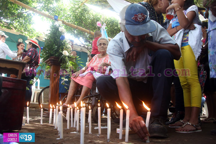 Familias acompañan a la Virgen del Hato en su recorrido por El Viejo