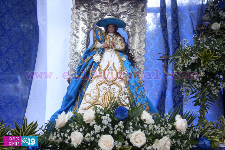 Familias acompañan a la Virgen del Hato en su recorrido por El Viejo