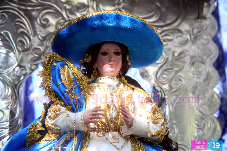 Familias acompañan a la Virgen del Hato en su recorrido por El Viejo