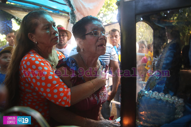Familias acompañan a la Virgen del Hato en su recorrido por El Viejo
