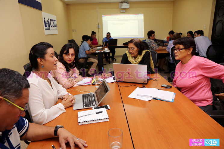 Diseñan estrategia de implementación del Programa Aprender, Emprender y Prosperar