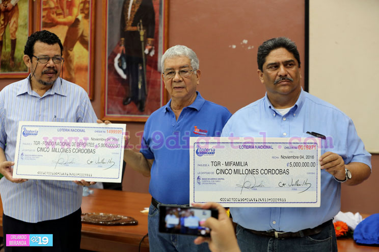 Lotería Nacional entrega utilidades a MIFAN y el IND
