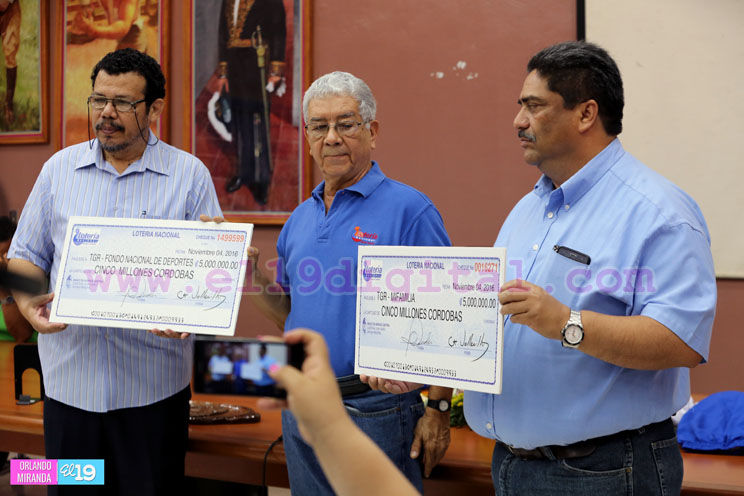 Lotería Nacional entrega utilidades a MIFAN y el IND