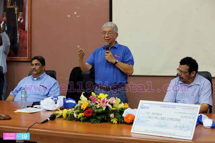 Lotería Nacional entrega utilidades a MIFAN y el IND