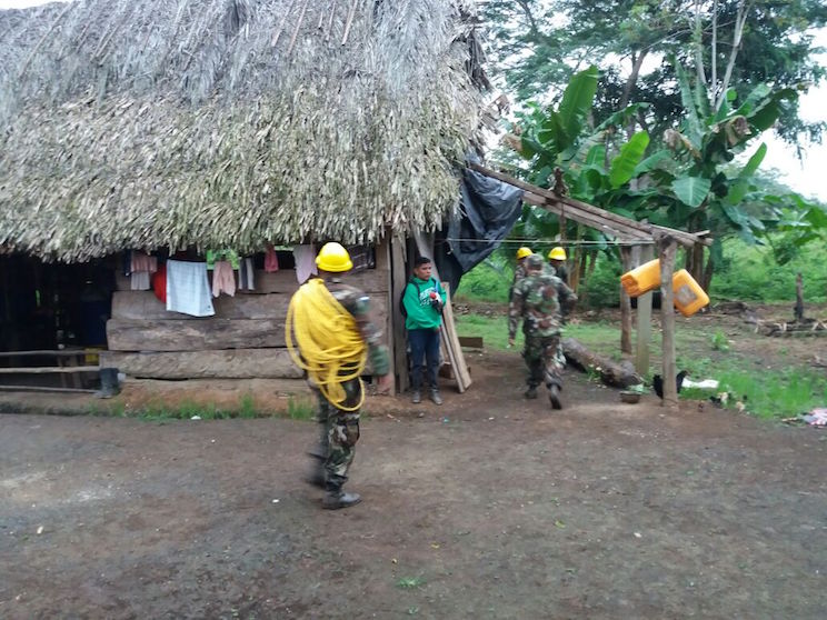 Evacuan comunidades en Cárdenas Rivas por llegada de Otto