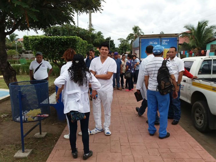 Evacuan comunidades en Cárdenas Rivas por llegada de Otto