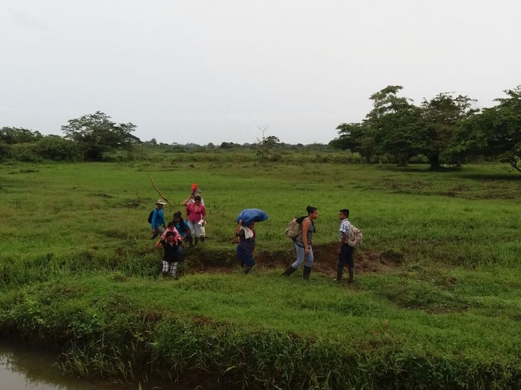 Evacuan comunidades en Cárdenas Rivas por llegada de Otto