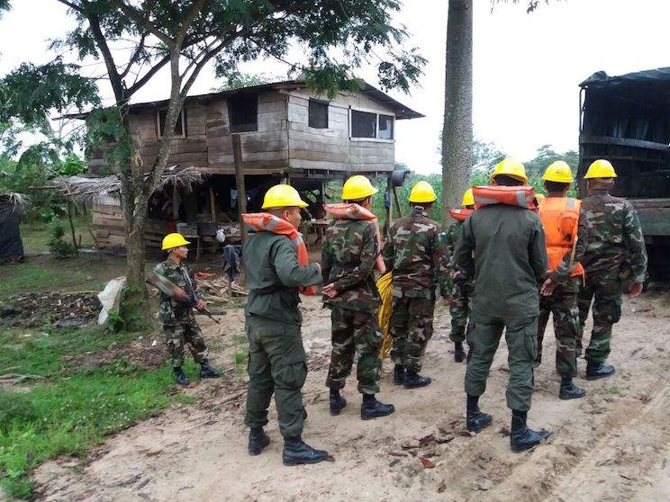 Evacuan comunidades en Cárdenas Rivas por llegada de Otto