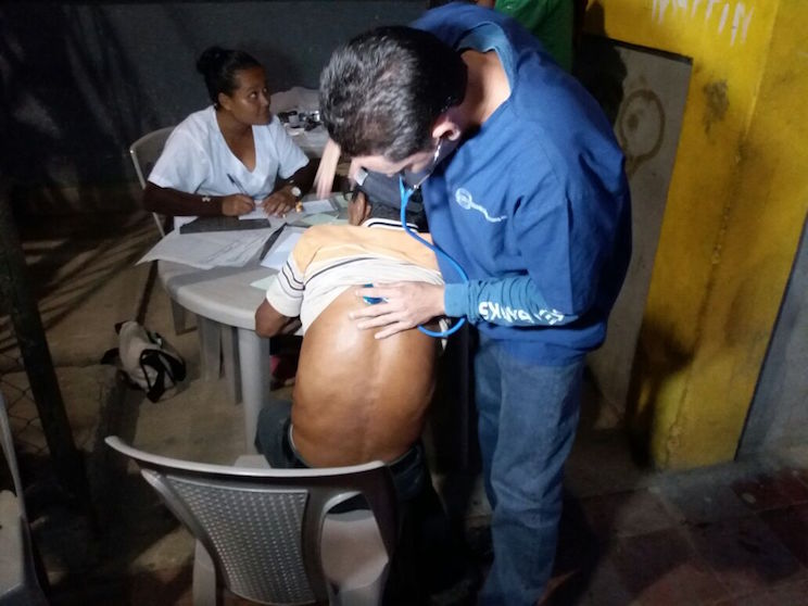 Juventud Sandinista Entrega Frazadas y Colchonetas a Evacuados en Cárdenas