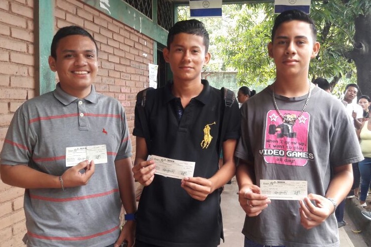 Entregan Bono de Bachillerato en Chinandega