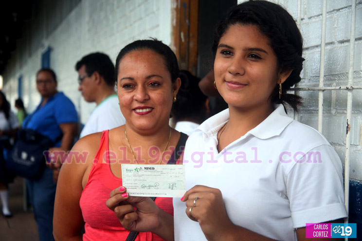 Bachilleres de Managua reciben bono de promoción