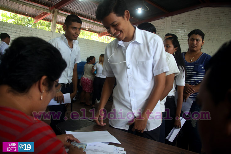 Bachilleres de Managua reciben bono de promoción