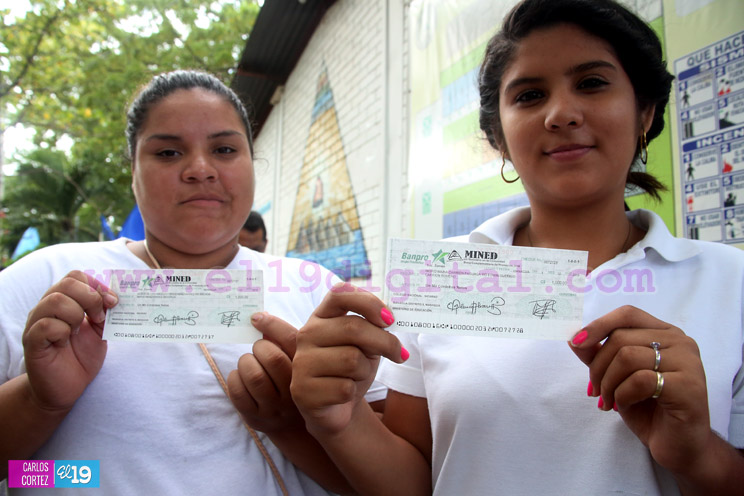Bachilleres de Managua reciben bono de promoción