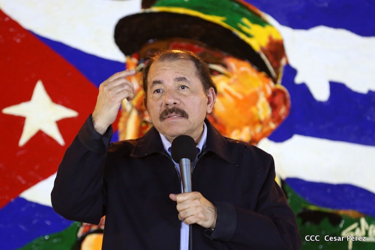 Comandante Daniel y Compañera Rosario rinden honores a Fidel en la Plaza de la Revolución
