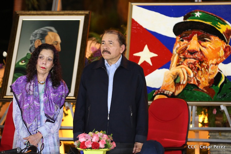 Comandante Daniel y Compañera Rosario rinden honores a Fidel en la Plaza de la Revolución
