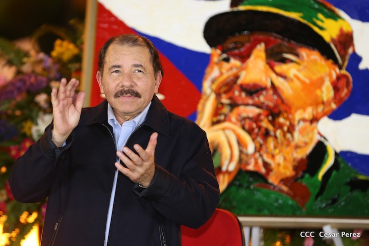 Comandante Daniel y Compañera Rosario rinden honores a Fidel en la Plaza de la Revolución