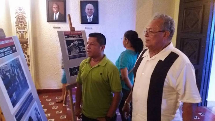 Leoneses rinden homenaje a Fidel