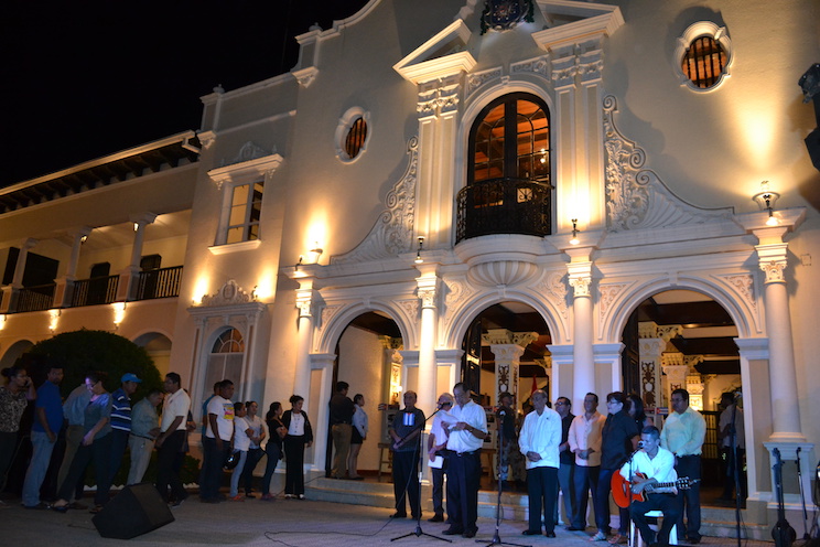 Leoneses rinden homenaje a Fidel