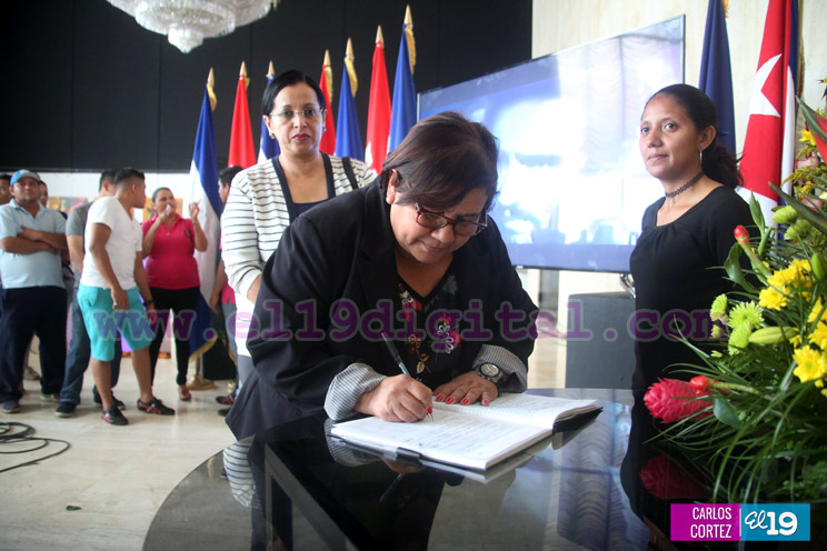 Movimientos sociales, artistas y maestros rinden tributo al Comandante Fidel Castro