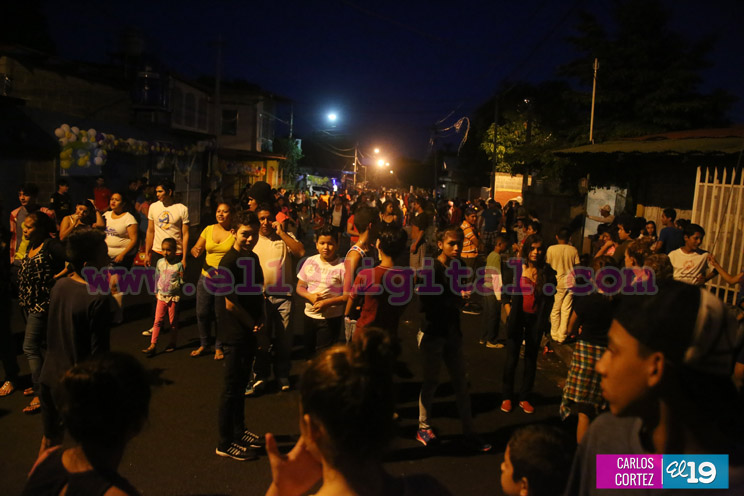 Familias participan en rezo y procesión en honor a la Concepción de María