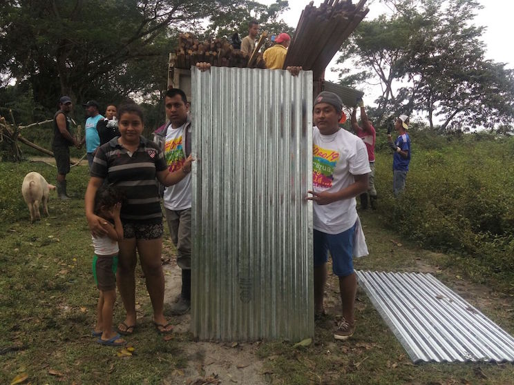 Entrega de Plan Techo en Cárdenas a familias afectadas por el Huracán Otto