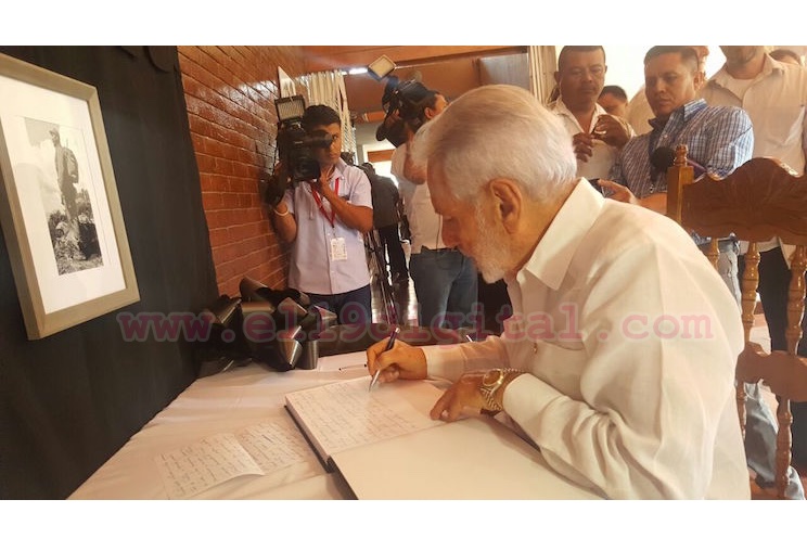 Abren libro de condolencias en la Embajada de Cuba 