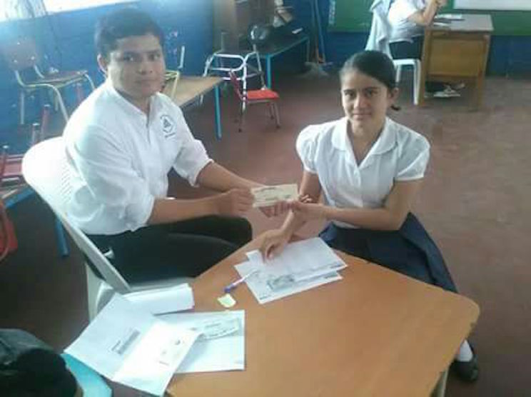 Bachilleres de Carazo reciben Bono Complementario de Promoción