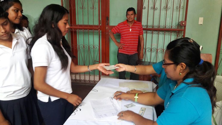 Gobierno Sandinista entrega bonos de promoción a Bachilleres de Masaya