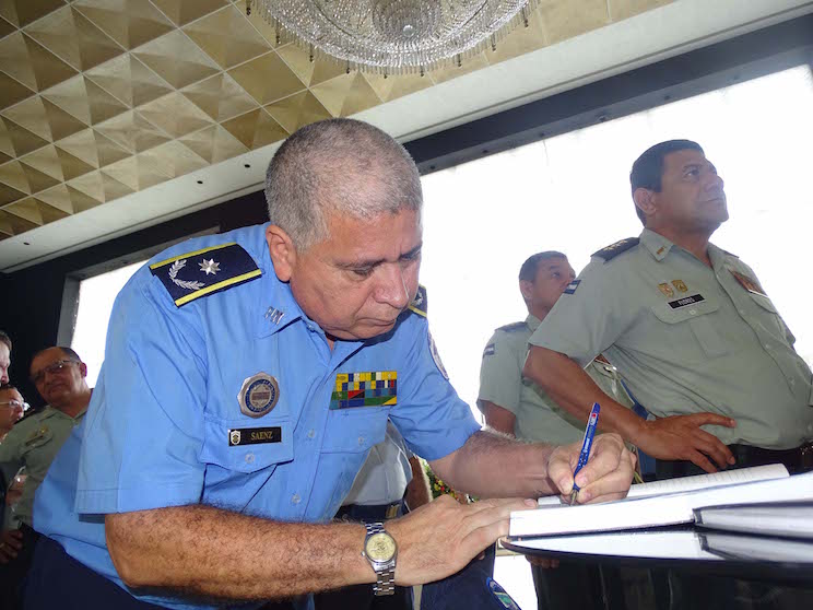 Policía Nacional firma Libro de Condolencias por el Comandante Fidel Castro