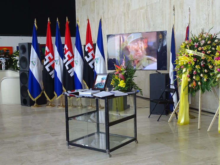 Policía Nacional firma Libro de Condolencias por el Comandante Fidel Castro