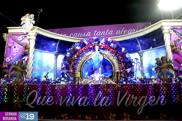 Altares a la Virgen María muestran todo su esplendor a lo largo y ancho de la Avenida de Bolívar a Chávez