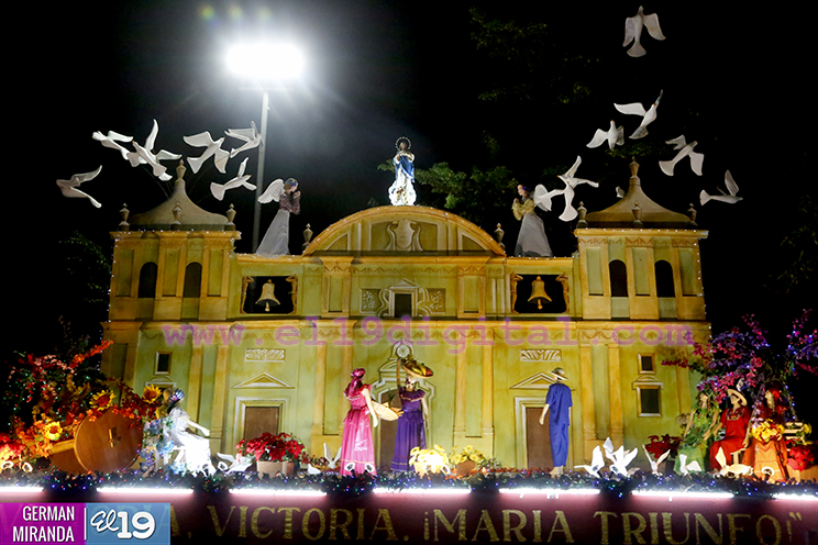 Altares a la Virgen María muestran todo su esplendor a lo largo y ancho de la Avenida de Bolívar a Chávez