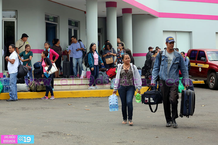 Contingente de médicos parte hacia zona canalera para acercar programa de salud integral al pueblo   