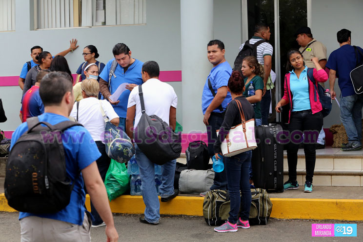 Contingente de médicos parte hacia zona canalera para acercar programa de salud integral al pueblo   